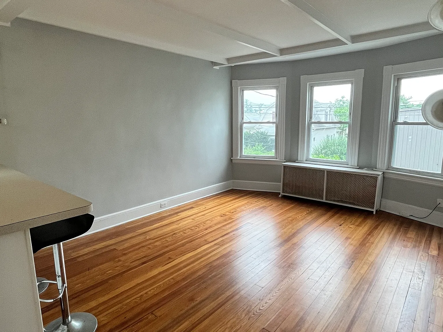 3 bed, 2.0 bath, 2044 sqft, $2,500 — Photo 2