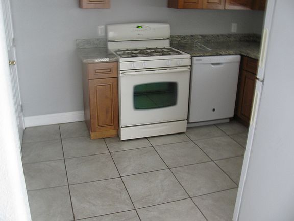 5th image of 804 Hth St