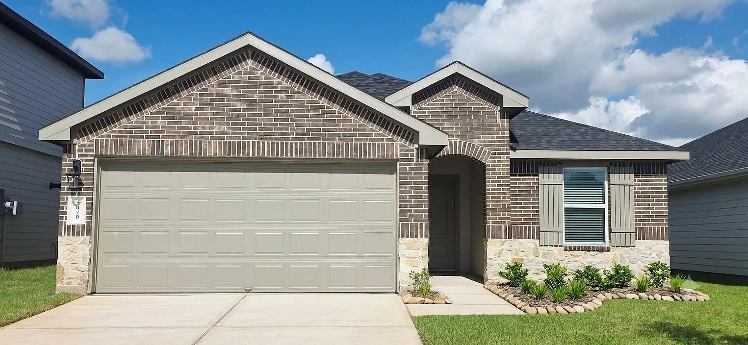 4 bed, 2.0 bath, 1544 sqft, $2,100 — Photo 1
