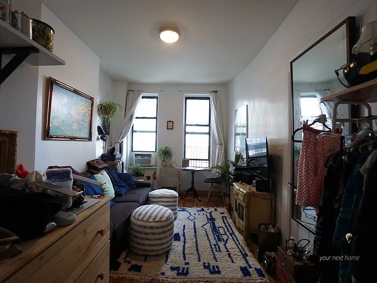420 Melrose St #1R — Photo 8