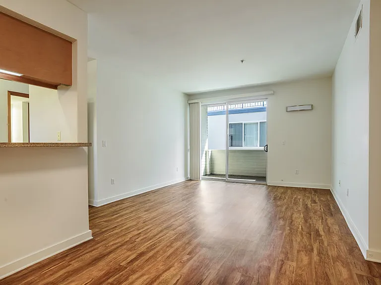 1212 Euclid St #205 — Photo 3