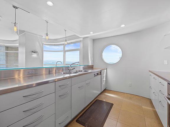 5th image of 403 Main St APT 603N
