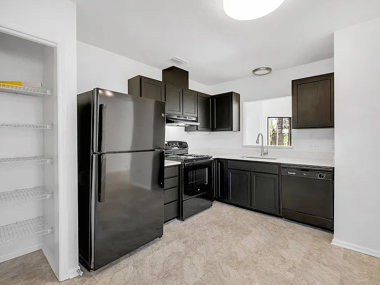 1691 Silverwood Dr — Photo 10