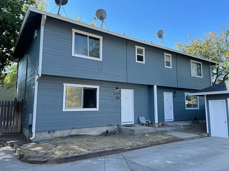 2357 W Panama St — Photo 2