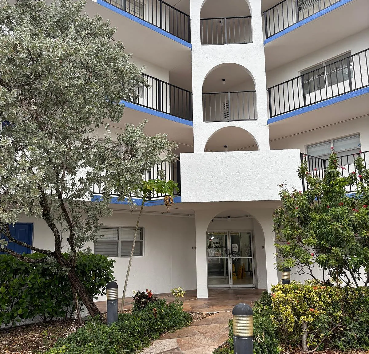 1 bed, 1.5 bath, 820 sqft, $1,450 — Photo 2