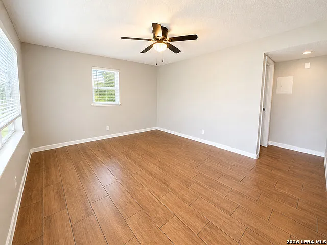 2 bed, 1.0 bath, 768 sqft, $950 — Photo 2