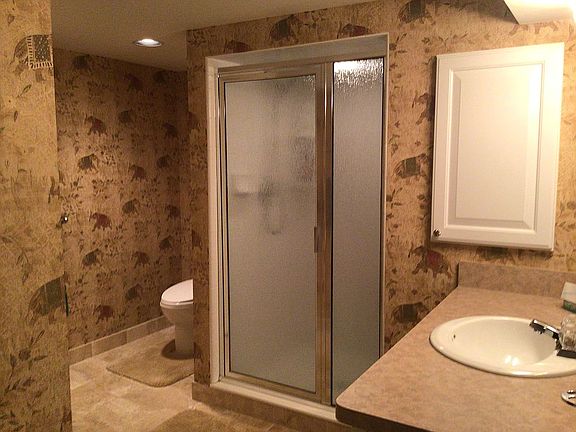 Lower level full bath