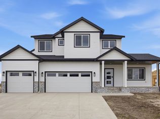517 Prairie Pkwy, Kindred, ND 58051