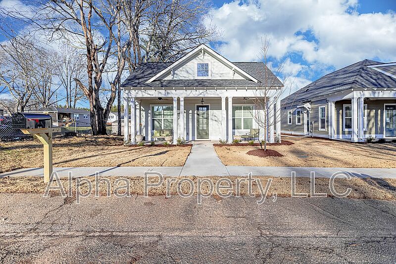 1st image of 107 Hemlock Dr