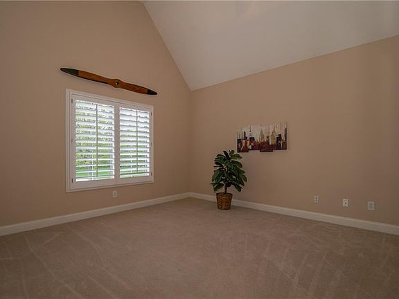 5th image of 8951 Summer Estate Dr