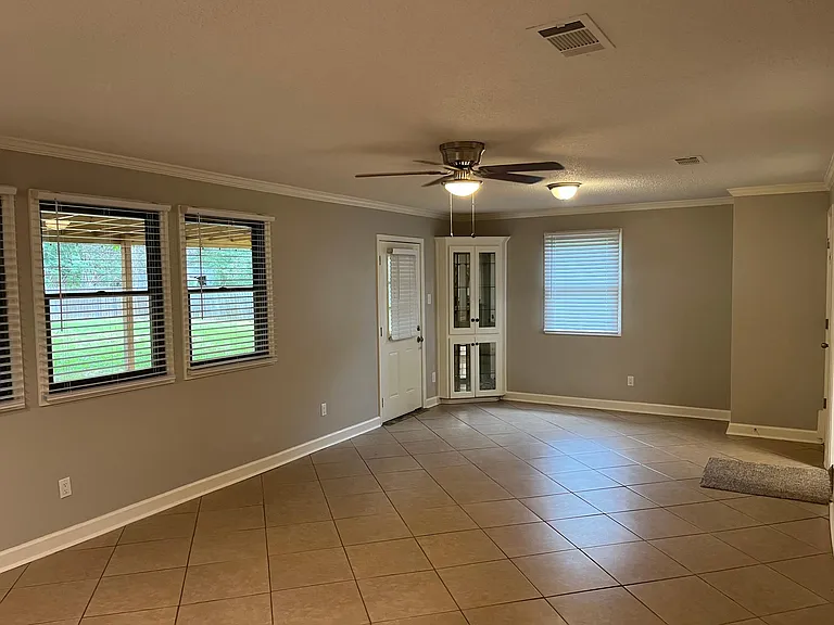 209 Rita Dr — Photo 5