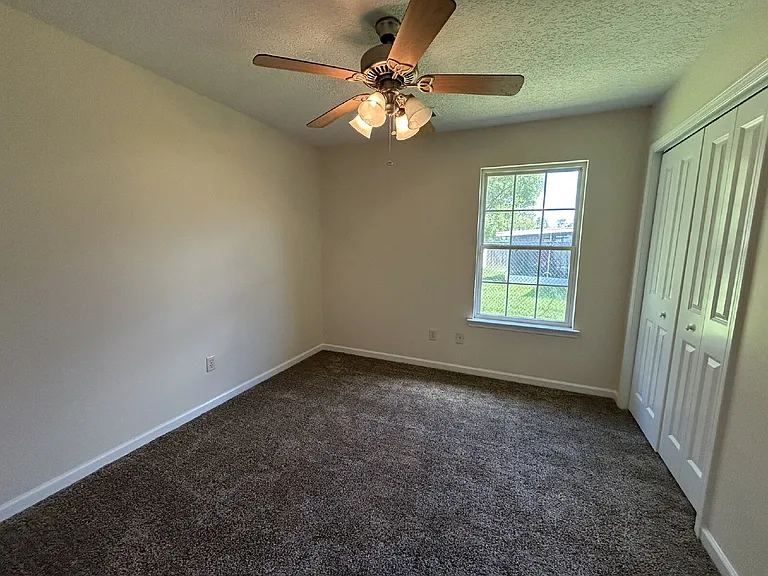 4 Idus Ln — Photo 16