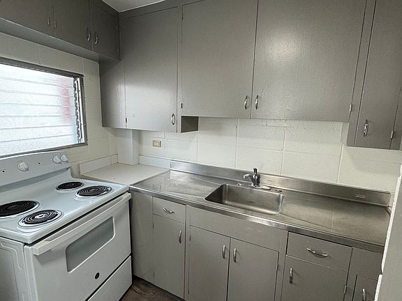 4th image of 516 N School St #7