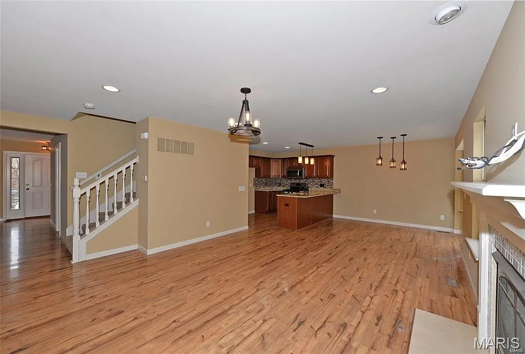 3 bed, 2.5 bath, 1618 sqft, $2,000 — Photo 3