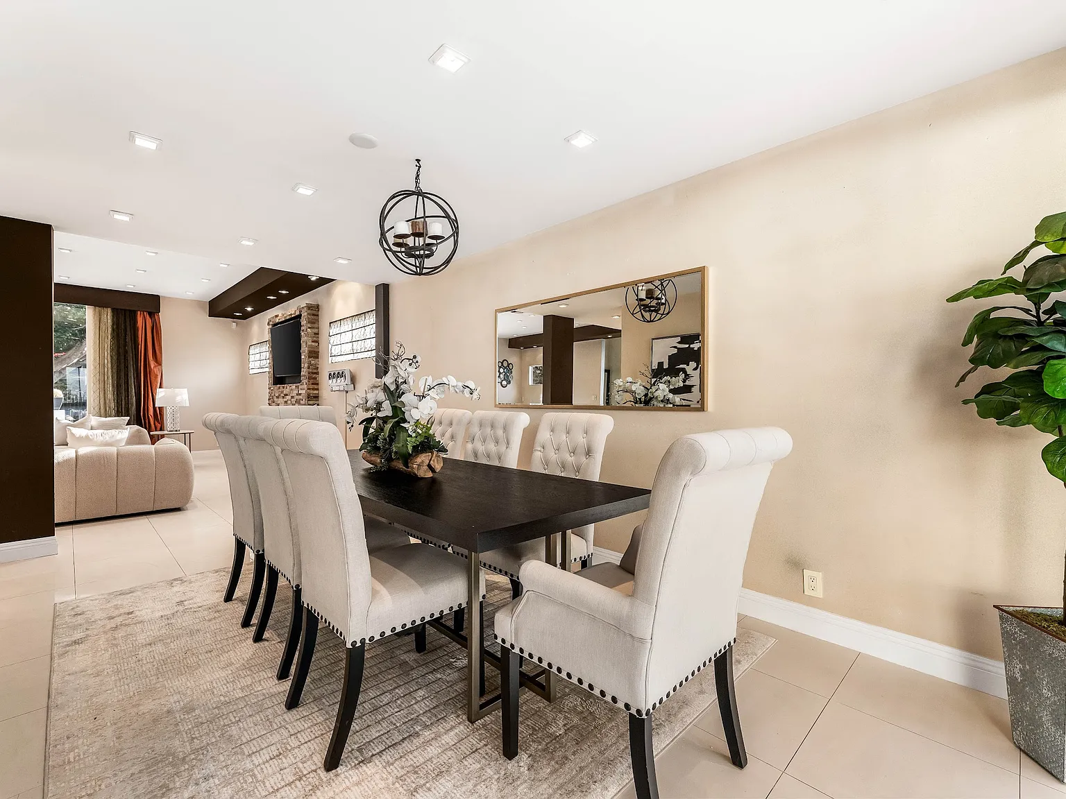 1521 Benedict Canyon Dr — Photo 4