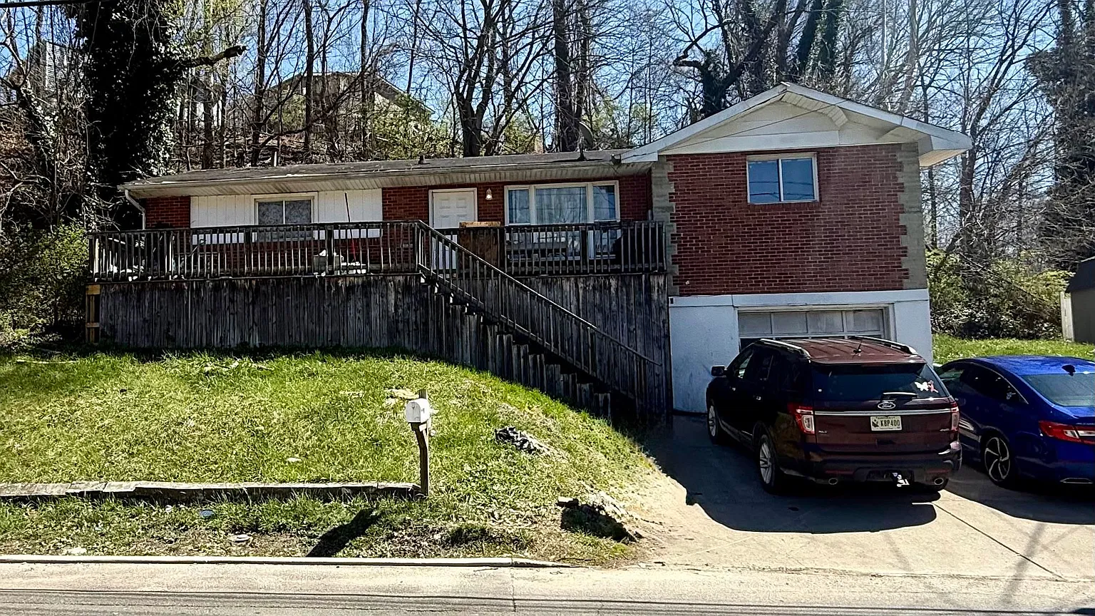 1730 Oakview Rd photo 1