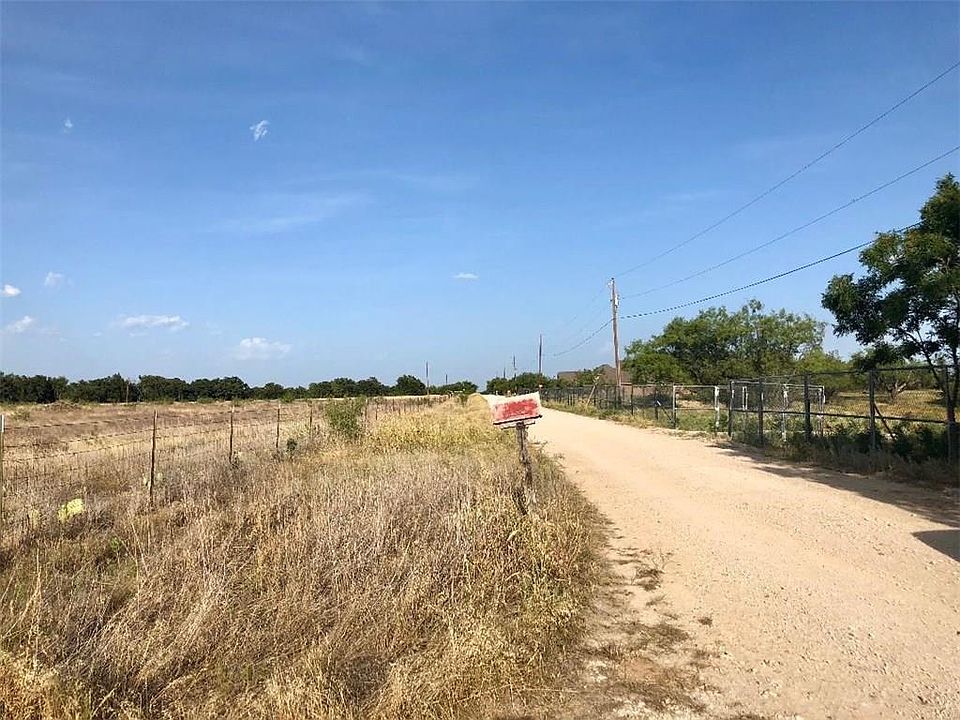 2nd image of 300 Gateway Ln