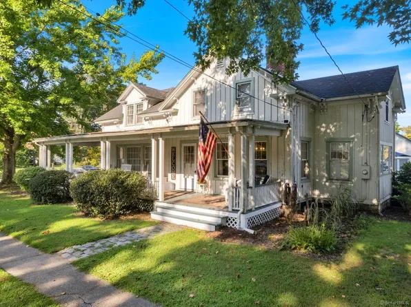 151 Maple Avenue, Old Saybrook, CT 06475