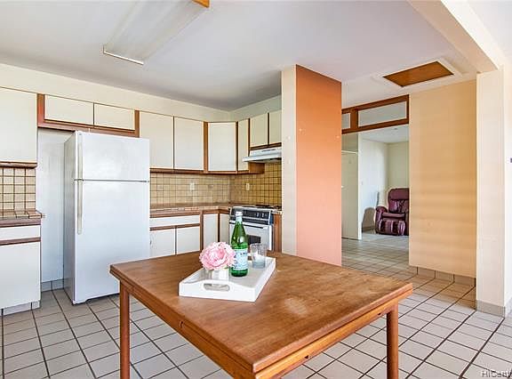 3rd image of 341 Kihapai St APT D
