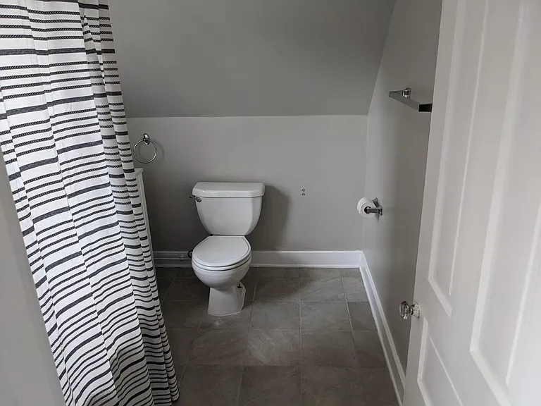 Third floor full bathroom
