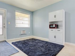 28 NW 170th St #2, Miami, FL 33169