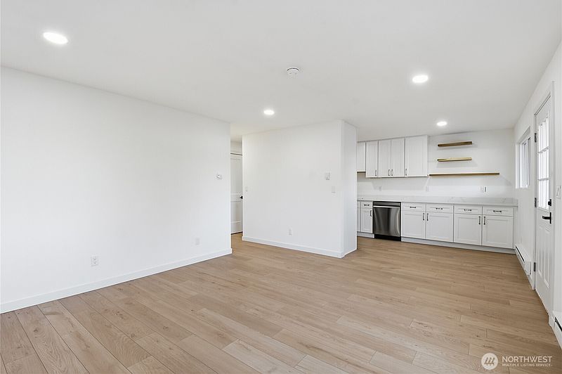 4th image of 8520 9th PL NE