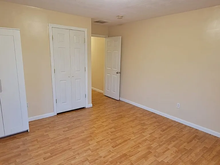 327 Lockwood St #4 — Photo 5