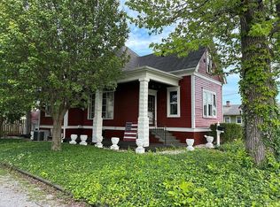 204 N Maple St, Christopher, IL 62822
