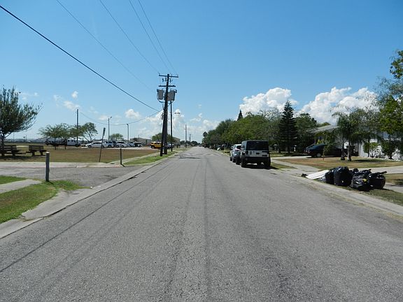 4th image of 1121 Woodlawn Dr