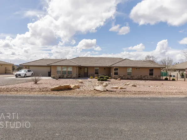 1145 N Horsemans Park Dr, Dammeron Valley, UT 84783
