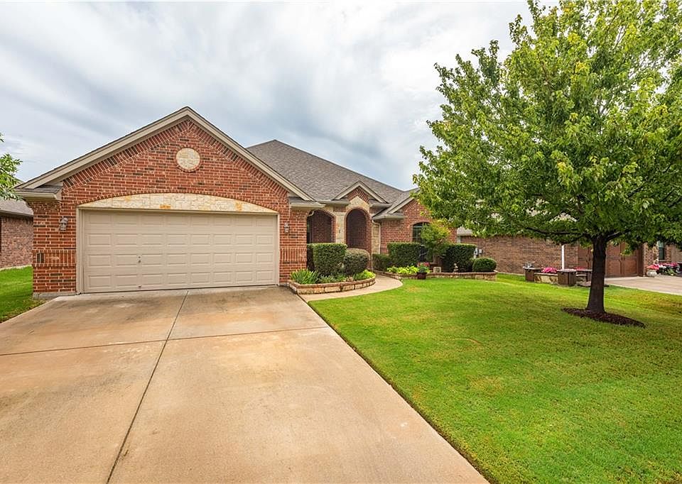 1st image of 821 Big Willow Dr