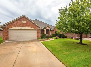 821 Big Willow Dr, Saginaw, TX 76179