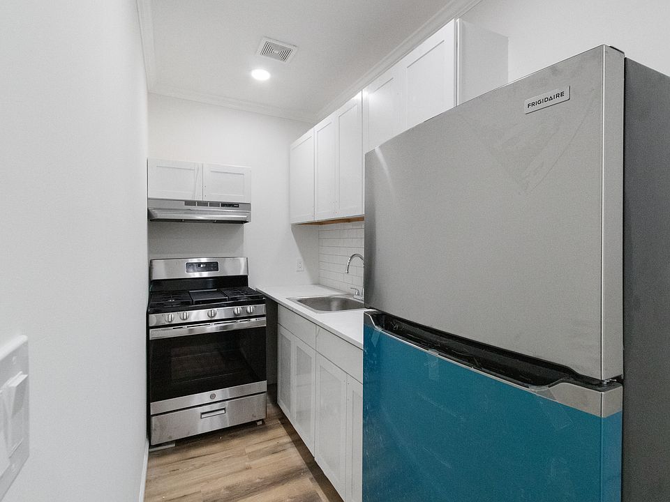 1st image of 21-29 Audrey Ave #D