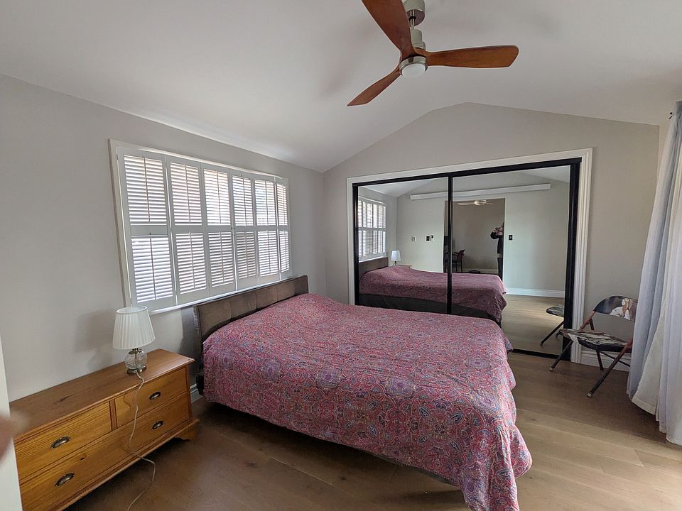 Bedroom with an extra room attached