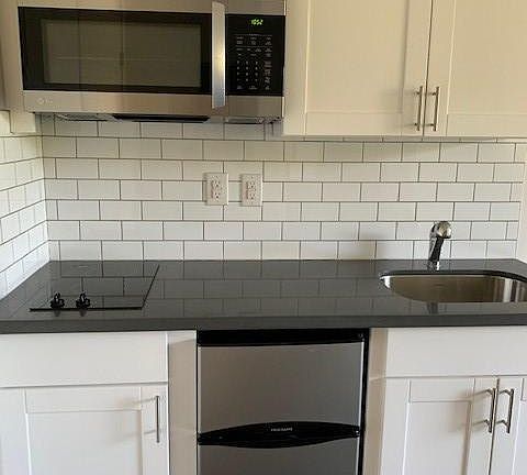3rd image of 2202 E Olive St Unit 403