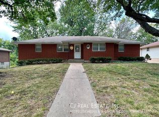 711 NW 6th St APT A, Blue Springs, MO 64014