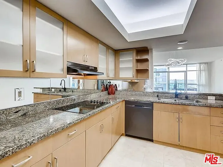 13700 Marina Pointe Dr #1225 — Photo 8
