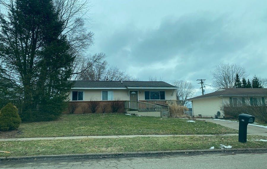 1st image of 460 Ferndale Ave NW