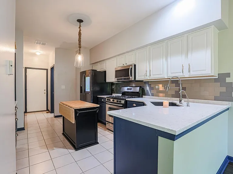 983 Parkhill Cir #983 — Photo 9