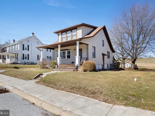 31 Hanover St, Spring Grove, PA 17362