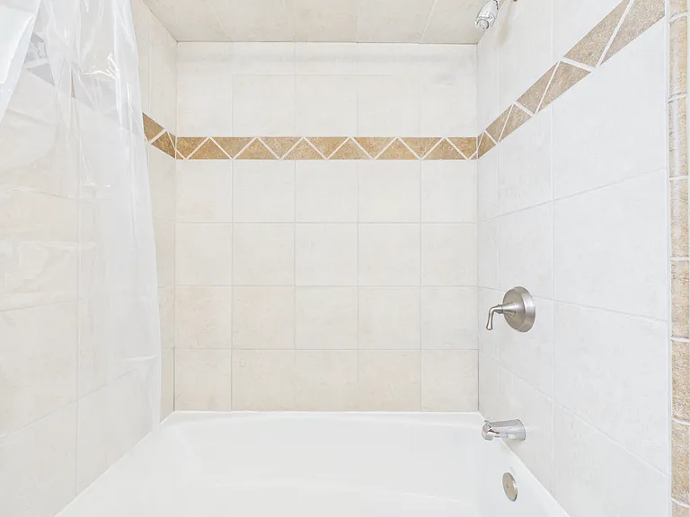 300 Glenwood Cir #265 — Photo 7