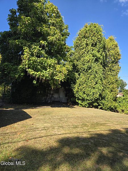 2nd image of 14 Meadow Lane