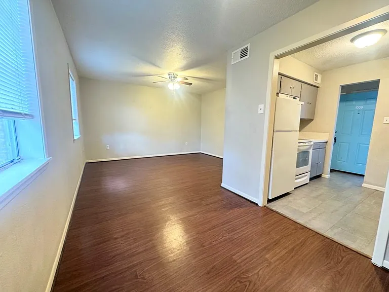 1009 Washington St — Photo 5