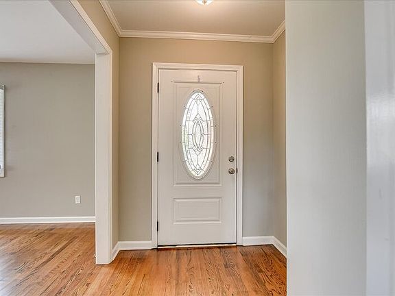 5th image of 102 Wesley Dr
