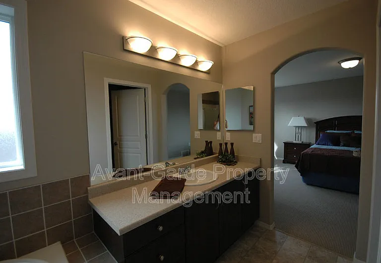 367 Ascott Cres — Photo 14