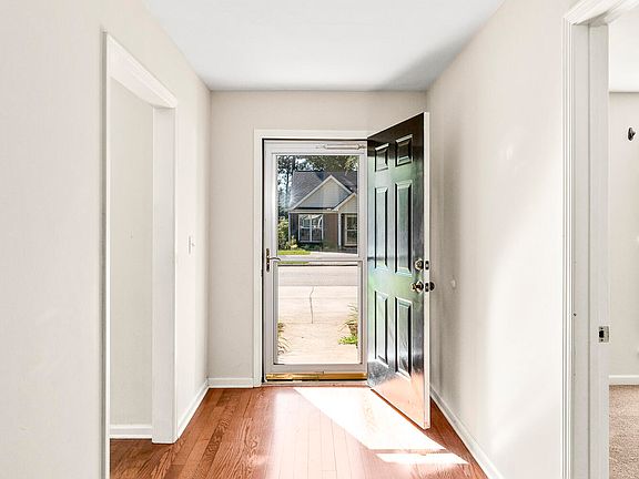 5th image of 168 Kendallwood Ct