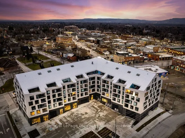 31 Huron St #523, Collingwood, ON L9Y 1C4