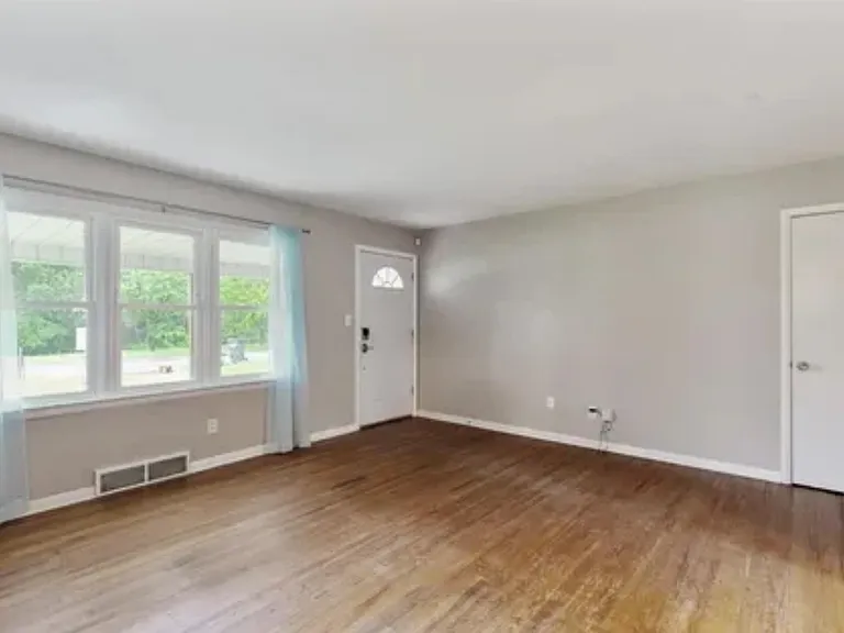 2144 S Wallace Dr — Photo 3