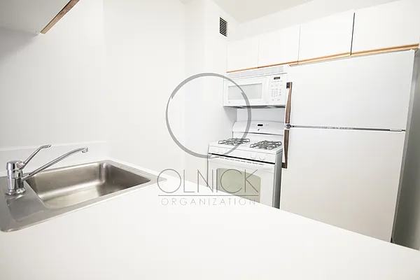 Rented by Olnick Organization | media 3