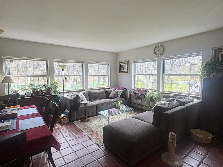 44 Falls Rd — Photo 3